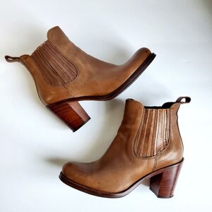 Boemos Italian Made Leather Heeled Boots Size 38 US 7.5